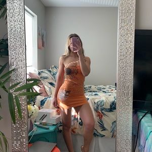 SOLD Y2K Mini Tube Top Dress 🍊